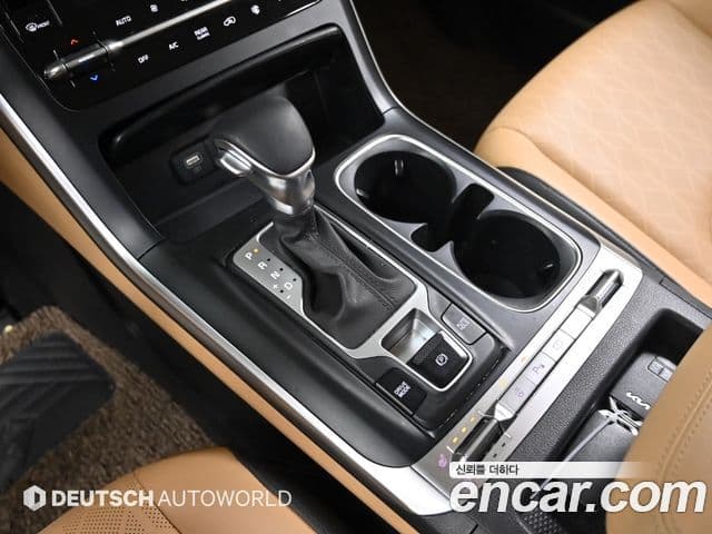 Kia Carnival 2023 — ფოტო 8/20