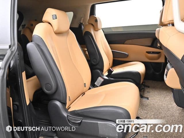 Kia Carnival 2023 — ფოტო 11/20