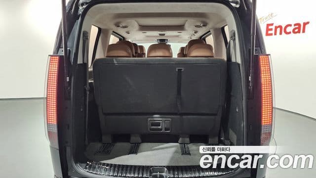 Hyundai Staria 2021 — ფოტო 16/20