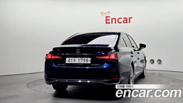 Lexus ES300h 2018 — Şəkil 19/20
