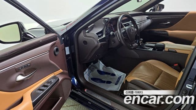 Lexus ES300h 2018 — Şəkil 17/20
