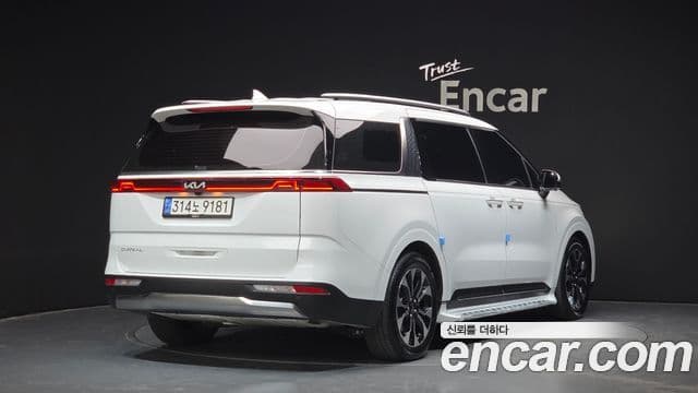 Kia Carnival 2023 — ფოტო 2/20