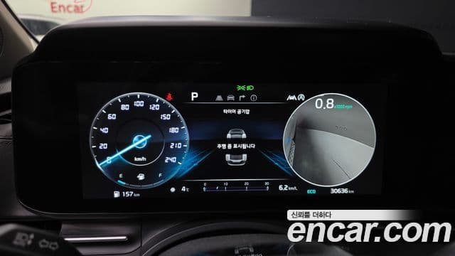 Kia Carnival 2023 — ფოტო 8/20