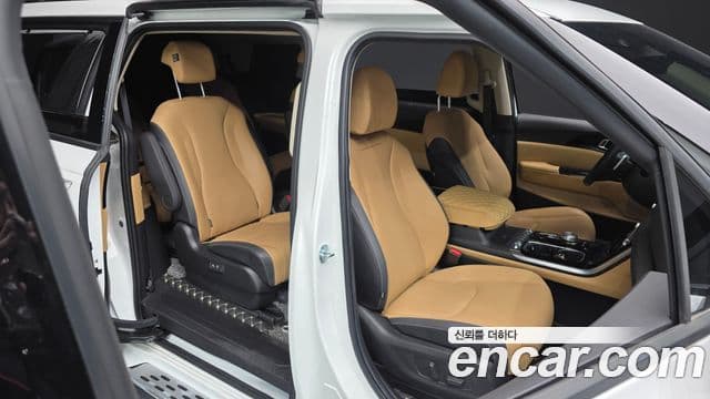 Kia Carnival 2023 — ფოტო 12/20