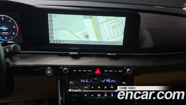 Kia Carnival 2023 — ფოტო 17/20