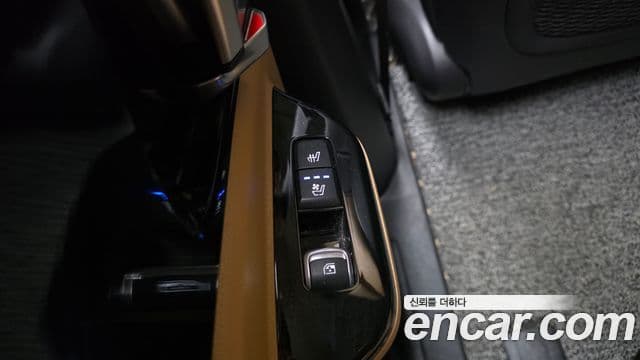 Kia Carnival 2023 — ფოტო 19/20