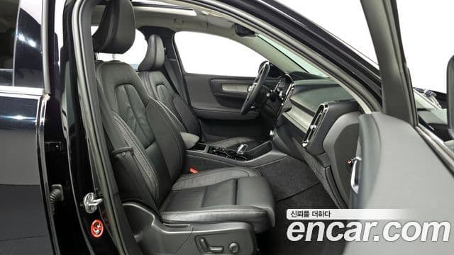 Volvo XC40 2023 — Şəkil 10/20