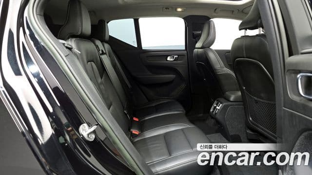 Volvo XC40 2023 — Şəkil 12/20