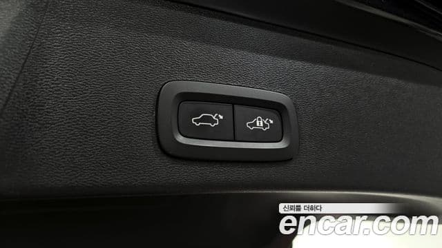 Volvo XC40 2023 — Şəkil 19/20