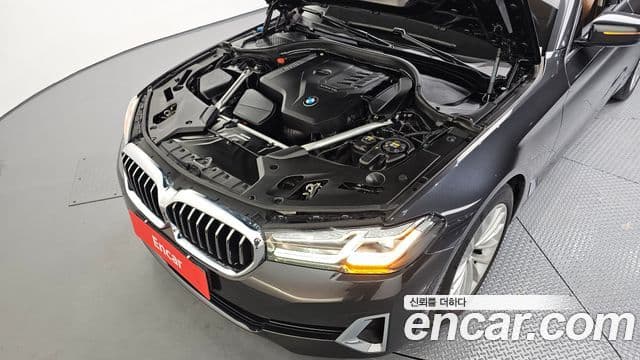 BMW 5 Series 2021 — ფოტო 6/20
