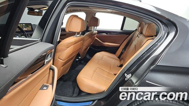 BMW 5 Series 2021 — ფოტო 11/20