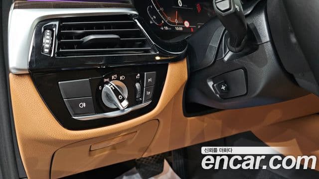 BMW 5 Series 2021 — ფოტო 14/20
