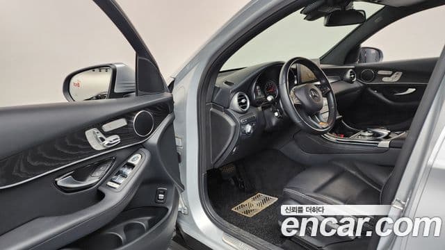 Mercedes-Benz GLC-Class 2019 — Şəkil 10/20