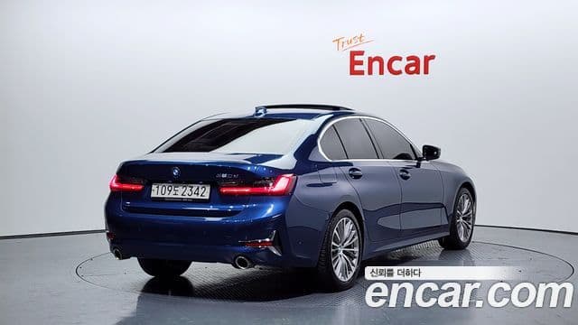 BMW 3 Series 2021 — ფოტო 2/20