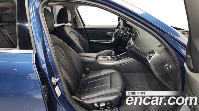 BMW 3 Series 2021 — фото 11 из 20