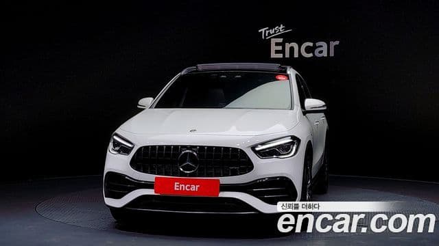 Mercedes-Benz GLA-Class 2022 — Photo 15/20