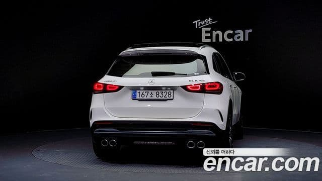 Mercedes-Benz GLA-Class 2022 — Photo 8/20