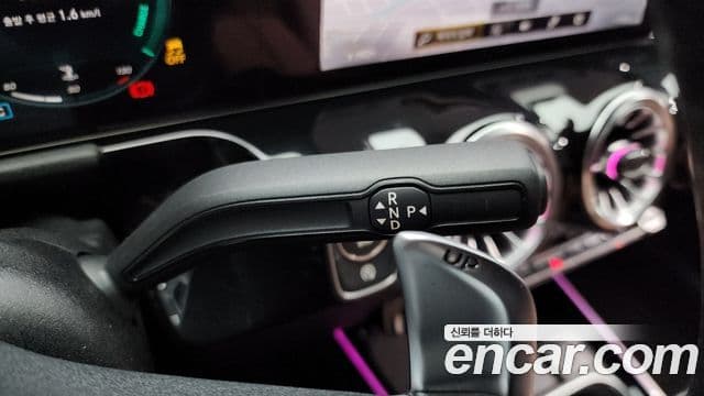 Mercedes-Benz GLA-Class 2022 — Photo 18/20