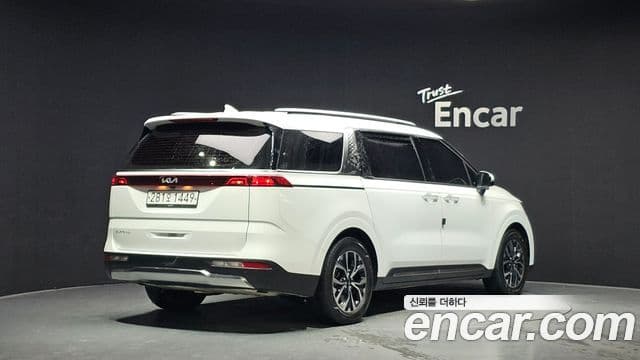 Kia Carnival 2023 — Фото 2/20