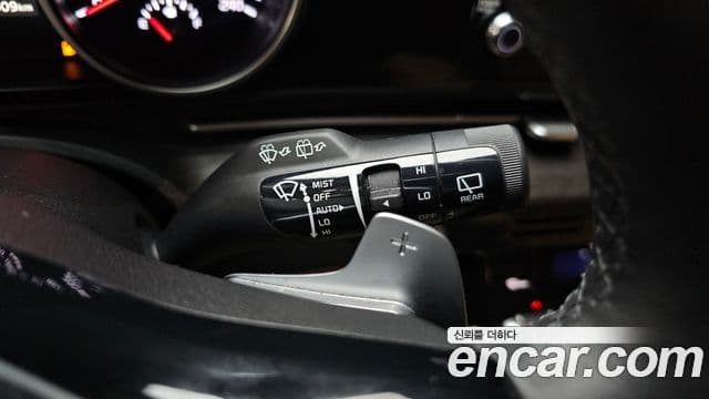 Kia Carnival 2023 — Фото 17/20