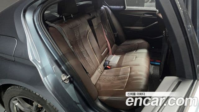 BMW 5 Series 2019 — Şəkil 12/20