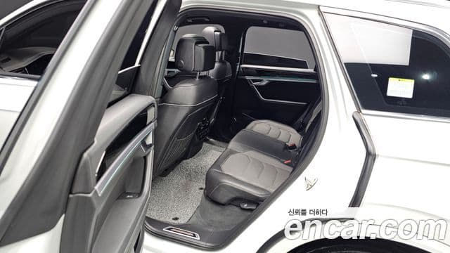 Volkswagen Touareg 2023 — ფოტო 12/20