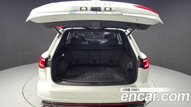 Volkswagen Touareg 2023 — ფოტო 20/20