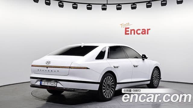 Hyundai Grandeur 2023 — ფოტო 2/20