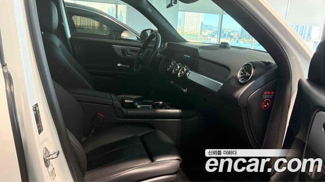 Mercedes-Benz GLB-Class 2021 — ფოტო 4/9