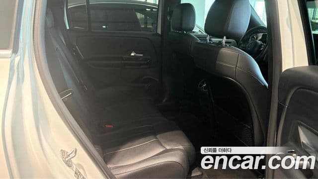 Mercedes-Benz GLB-Class 2021 — ფოტო 9/9