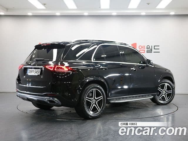 Mercedes-Benz GLE-Class 2021 — Photo 1/20