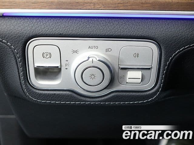 Mercedes-Benz GLE-Class 2021 — Photo 3/20