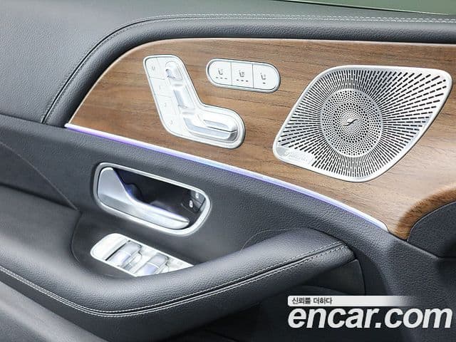 Mercedes-Benz GLE-Class 2021 — Photo 15/20