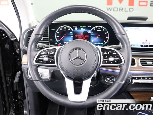 Mercedes-Benz GLE-Class 2021 — Photo 17/20