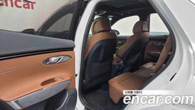 Genesis GV70 2022 — ფოტო 18/20