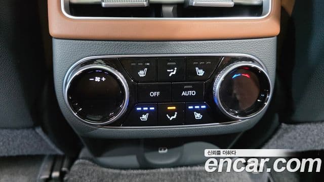 Genesis GV70 2022 — ფოტო 19/20