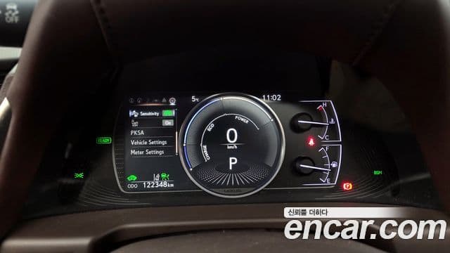 Lexus ES300h 2018 — Photo 16/20