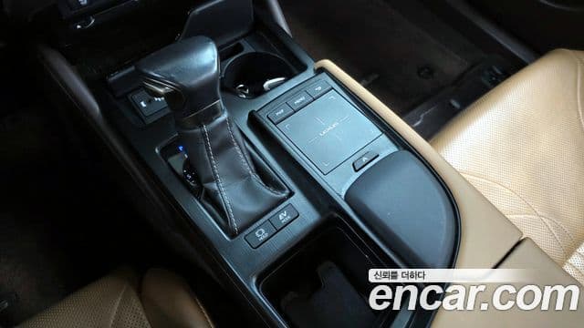 Lexus ES300h 2018 — Photo 14/20
