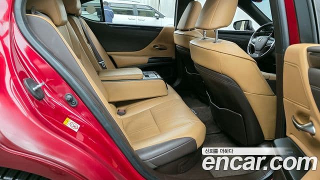 Lexus ES300h 2018 — Photo 6/20
