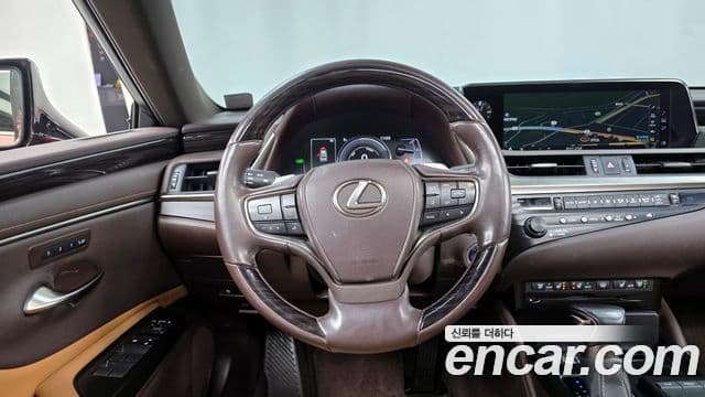 Lexus ES300h 2018 — Photo 7/20