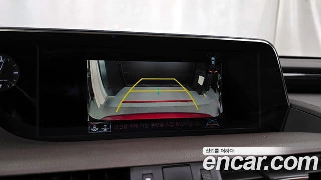 Lexus ES300h 2018 — Photo 20/20