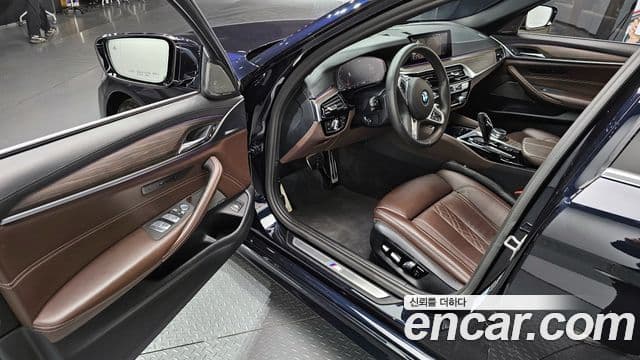 BMW 5 Series 2020 — Фото 11/20