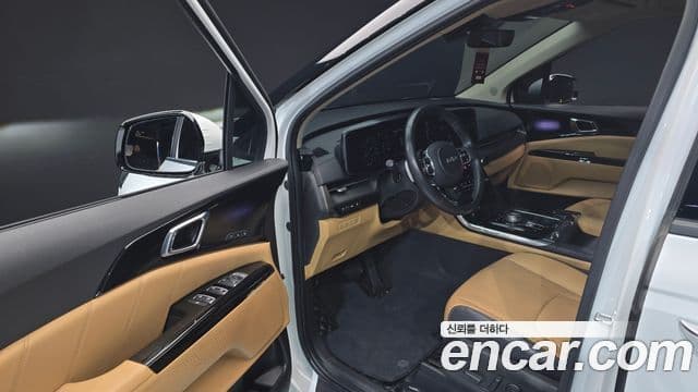 Kia Carnival 2023 — фото 10 из 20