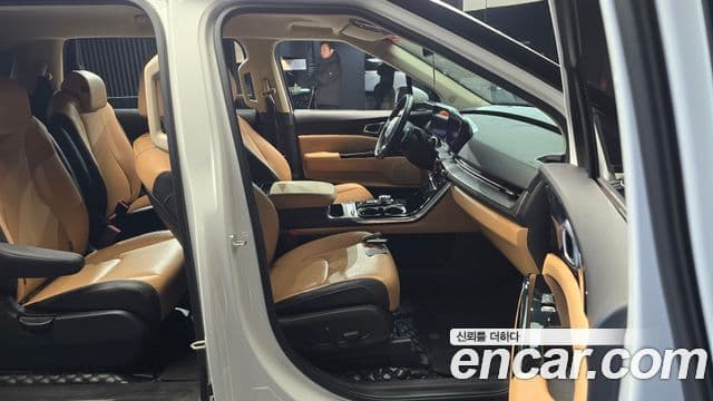 Kia Carnival 2023 — фото 11 из 20