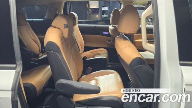 Kia Carnival 2023 — фото 12 из 20
