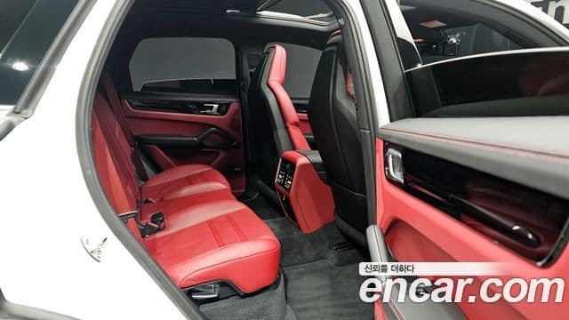 Porsche Cayenne 2019 — Photo 7/20