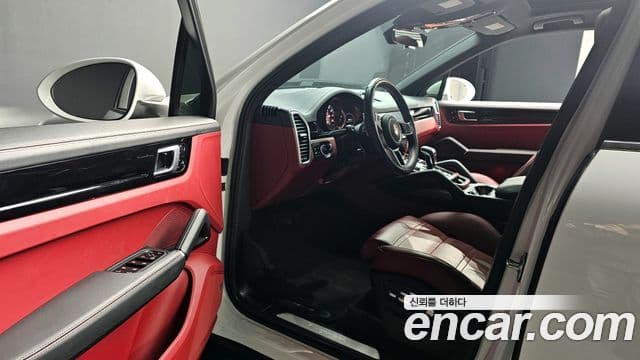Porsche Cayenne 2019 — Photo 1/20