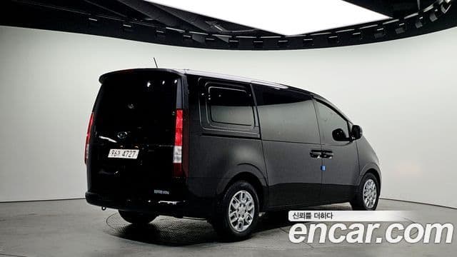 Hyundai Staria 2022 — фото 1 из 20