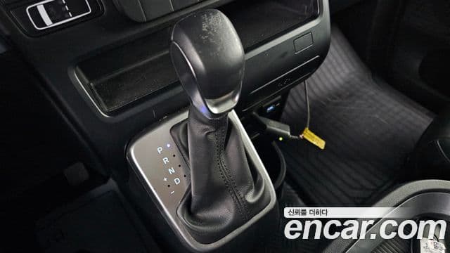 Hyundai Staria 2022 — ფოტო 8/20