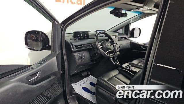 Hyundai Staria 2022 — ფოტო 9/20